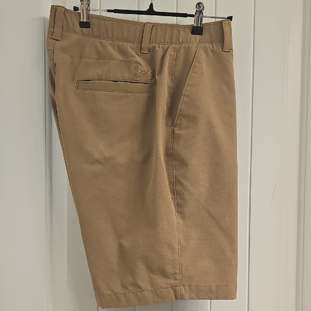 Under Armour Men's Brown Flat Front Shorts